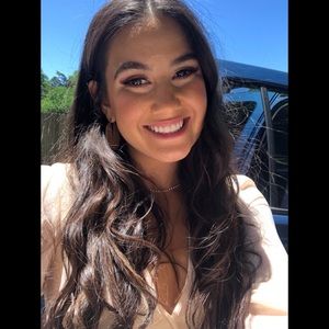 Meet your Posher, Alyssa